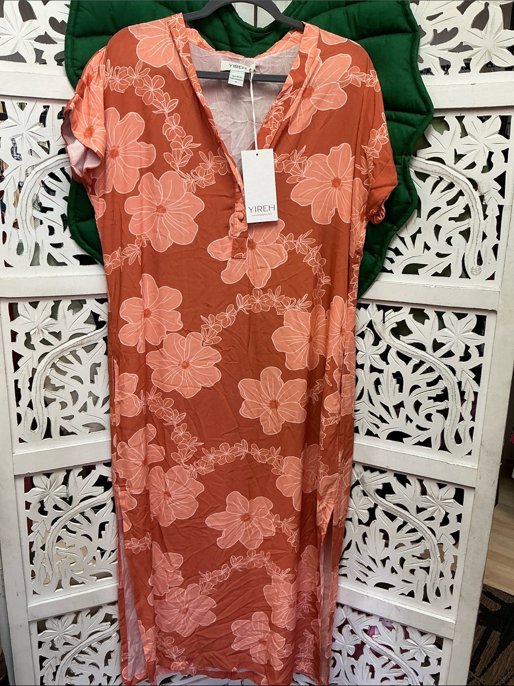 NWT Yireh Hawaii Tide dress, floral lei pua print in clay. Color: Clay/ peach. M